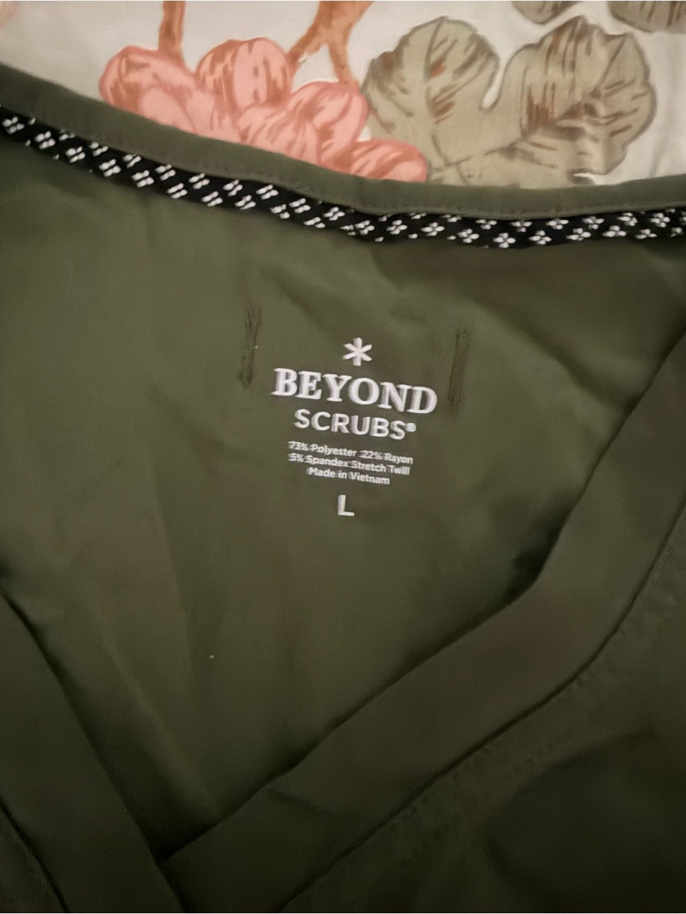 Unbranded Olive Green Women's Scrub Top & Jogger Set - Picture 2 of 3